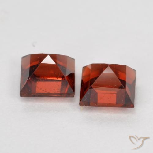 Shop natural 1.04ct ミディアムレッド パイロープガーネット gems, 四角形, from モザンビーグ at GemSelect. In stock, global shipping!