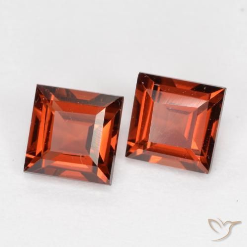 Shop natural 0.94ct カラントレッド パイロープガーネット gems, 四角形, from モザンビーグ at GemSelect. In stock, global shipping!