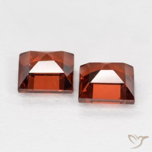 Shop natural 0.94ct カラントレッド パイロープガーネット gems, 四角形, from モザンビーグ at GemSelect. In stock, global shipping!