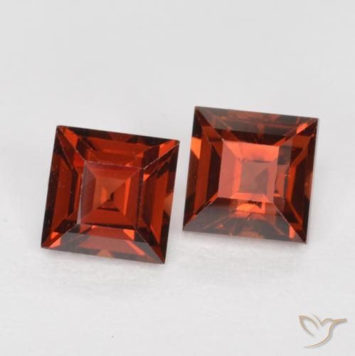 Shop natural 1.04ct スカーレットレッド パイロープガーネット gems, 四角形, from モザンビーグ at GemSelect. In stock, global shipping!