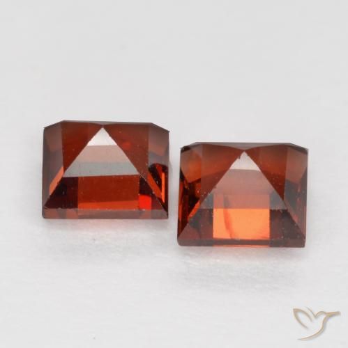 Shop natural 1.04ct スカーレットレッド パイロープガーネット gems, 四角形, from モザンビーグ at GemSelect. In stock, global shipping!