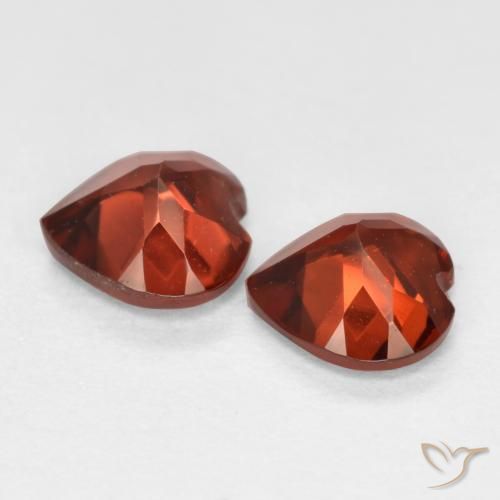 Shop natural 1.08ct 明るい赤 パイロープガーネット gems, 心臓, from モザンビーグ at GemSelect. In stock, global shipping!