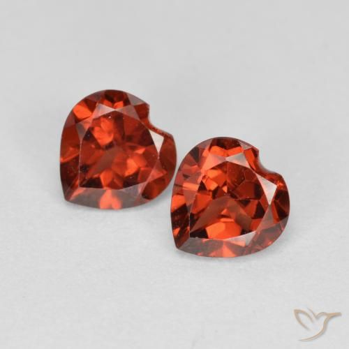 Shop natural 1.25ct 明るい赤 パイロープガーネット gems, 心臓, from モザンビーグ at GemSelect. In stock, global shipping!