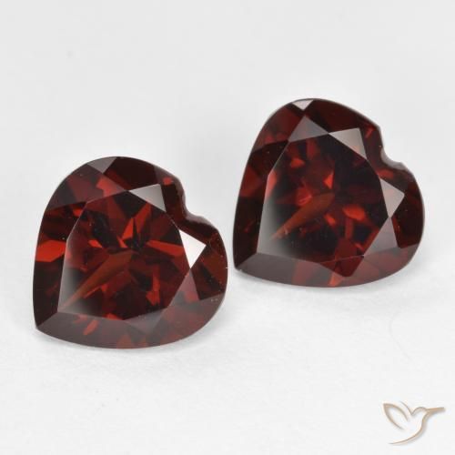 Shop natural 4.18ct ディープレッド パイロープガーネット gems, 心臓, from モザンビーグ at GemSelect. In stock, global shipping!
