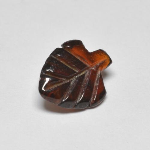 1.42カラットの天然ダークレッドパイロープガーネット（9.6×7.6 mm・ファンシーシェイプ）