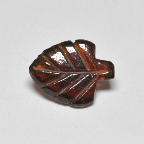 1.42カラットの天然ダークレッドパイロープガーネット（9.6×7.6 mm・ファンシーシェイプ）