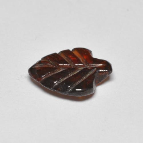 1.42カラットの天然ダークレッドパイロープガーネット（9.6×7.6 mm・ファンシーシェイプ）