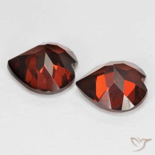 Shop natural 3.82ct ダークレッド パイロープガーネット gems, 心臓, from モザンビーグ at GemSelect. In stock, global shipping!