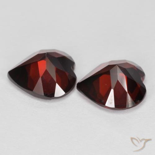 Shop natural 3.84ct ディープレッド パイロープガーネット gems, 心臓, from モザンビーグ at GemSelect. In stock, global shipping!