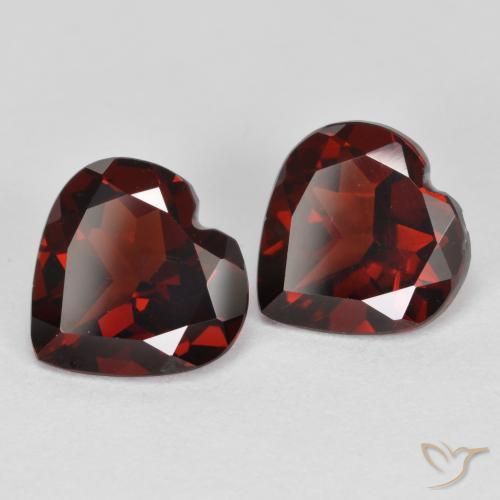 Shop natural 3.55ct ダークレッド パイロープガーネット gems, 心臓, from モザンビーグ at GemSelect. In stock, global shipping!
