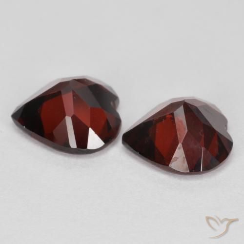 Shop natural 3.55ct ダークレッド パイロープガーネット gems, 心臓, from モザンビーグ at GemSelect. In stock, global shipping!