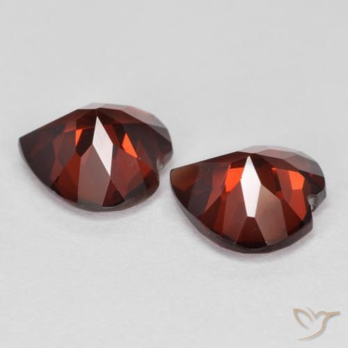 Shop natural 3.76ct ディープレッド パイロープガーネット gems, 心臓, from モザンビーグ at GemSelect. In stock, global shipping!