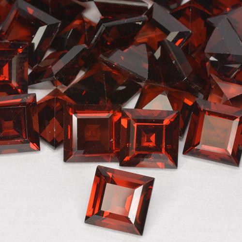 1.47カラットの天然ディープレッドパイロープガーネット（6.2×6.1 mm・四角）