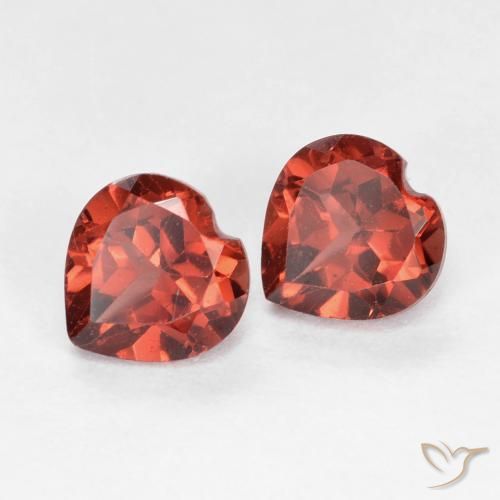 Shop natural 1.31ct ミディアムレッド パイロープガーネット gems, 心臓, from モザンビーグ at GemSelect. In stock, global shipping!