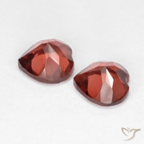 Shop natural 1.31ct ミディアムレッド パイロープガーネット gems, 心臓, from モザンビーグ at GemSelect. In stock, global shipping!