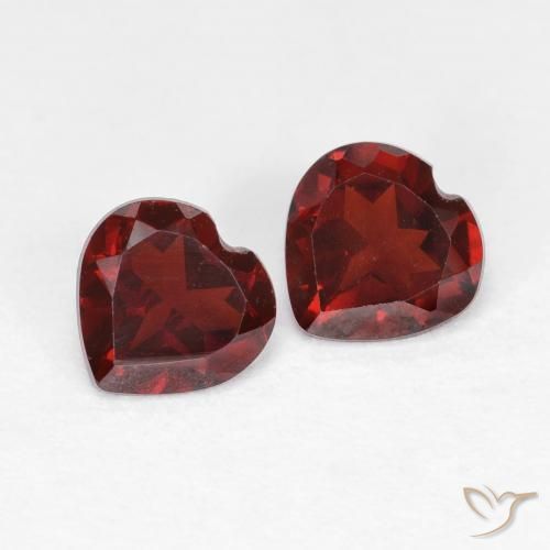 Shop natural 1.04ct ブラッドレッド パイロープガーネット gems, 心臓, from モザンビーグ at GemSelect. In stock, global shipping!