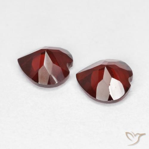 Shop natural 1.04ct ブラッドレッド パイロープガーネット gems, 心臓, from モザンビーグ at GemSelect. In stock, global shipping!