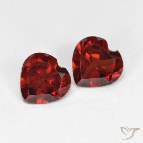 Shop natural 0.95ct ミディアムレッド パイロープガーネット gems, 心臓, from モザンビーグ at GemSelect. In stock, global shipping!