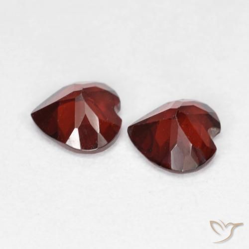 Shop natural 0.95ct ミディアムレッド パイロープガーネット gems, 心臓, from モザンビーグ at GemSelect. In stock, global shipping!