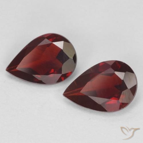 Shop natural 1.22ct ダークレッド パイロープガーネット gems, 洋梨の形, from モザンビーグ at GemSelect. In stock, global shipping!