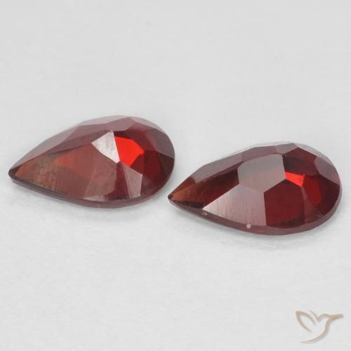 Shop natural 1.22ct ダークレッド パイロープガーネット gems, 洋梨の形, from モザンビーグ at GemSelect. In stock, global shipping!