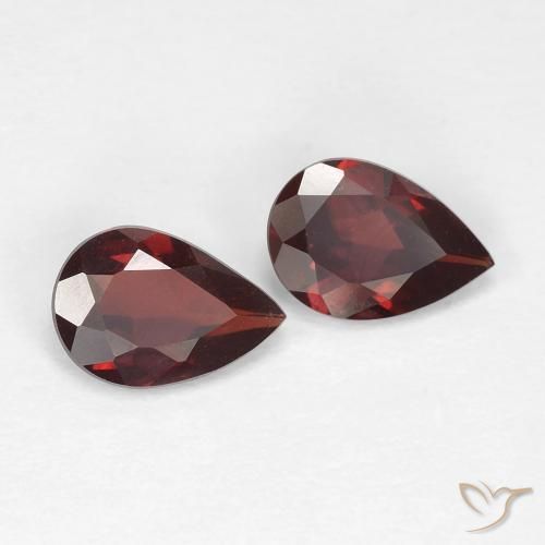 Shop natural 1.27ct 濃いブラッドレッド パイロープガーネット gems, 洋梨の形, from モザンビーグ at GemSelect. In stock, global shipping!