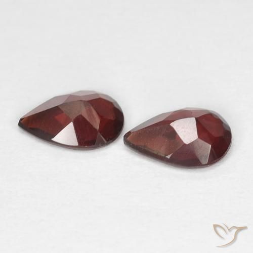 Shop natural 1.27ct 濃いブラッドレッド パイロープガーネット gems, 洋梨の形, from モザンビーグ at GemSelect. In stock, global shipping!
