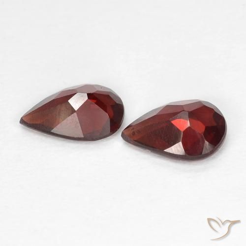 Shop natural 1.34ct ダークレッド パイロープガーネット gems, 洋梨の形, from モザンビーグ at GemSelect. In stock, global shipping!