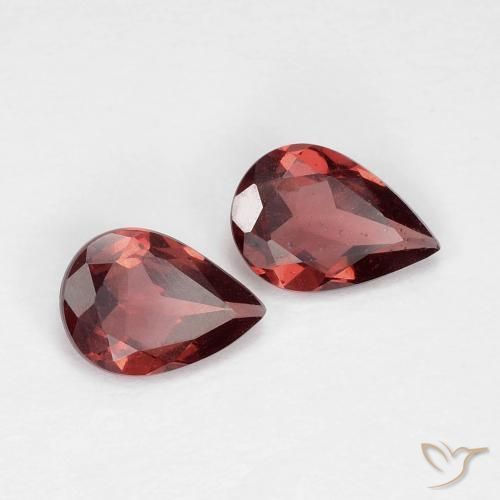 Shop natural 1.22ct 濃いスカーレットレッド パイロープガーネット gems, 洋梨の形, from モザンビーグ at GemSelect. In stock, global shipping!