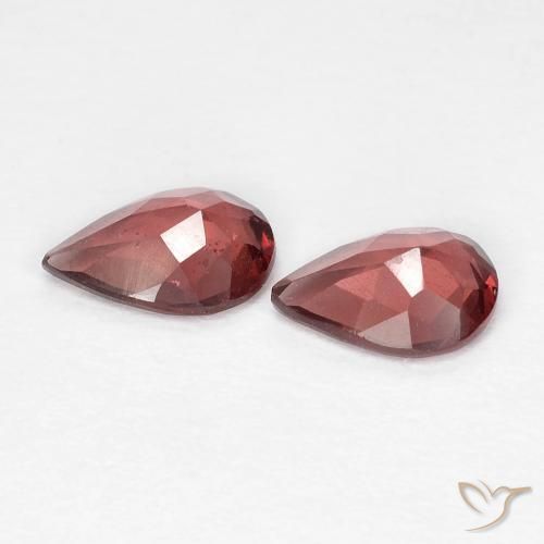 Shop natural 1.22ct 濃いスカーレットレッド パイロープガーネット gems, 洋梨の形, from モザンビーグ at GemSelect. In stock, global shipping!