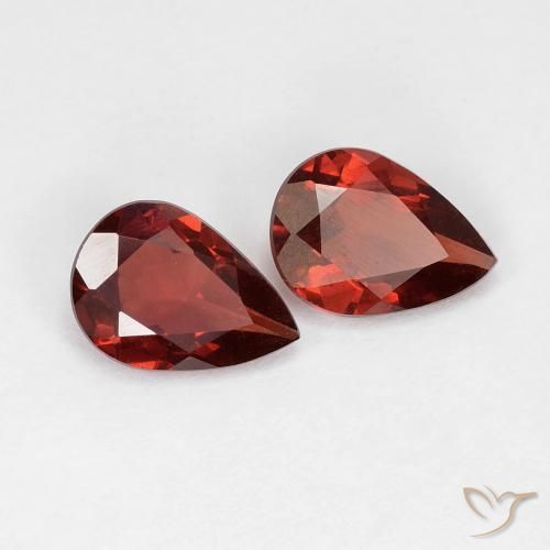 Shop natural 1.32ct ディープレッド パイロープガーネット gems, 洋梨の形, from モザンビーグ at GemSelect. In stock, global shipping!