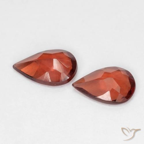 Shop natural 1.14ct 濃いスカーレットレッド パイロープガーネット gems, 洋梨の形, from モザンビーグ at GemSelect. In stock, global shipping!