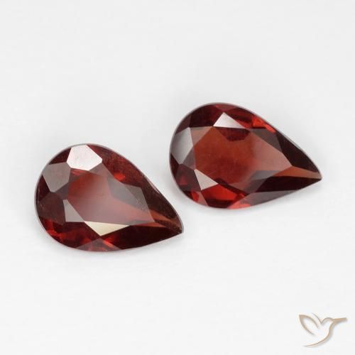 Shop natural 1.25ct ダークレッド パイロープガーネット gems, 洋梨の形, from モザンビーグ at GemSelect. In stock, global shipping!