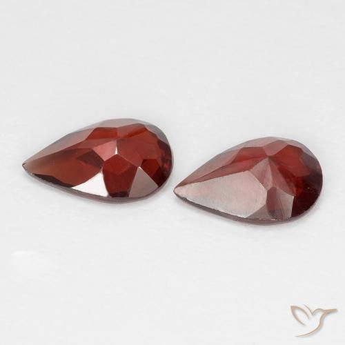Shop natural 1.25ct ダークレッド パイロープガーネット gems, 洋梨の形, from モザンビーグ at GemSelect. In stock, global shipping!