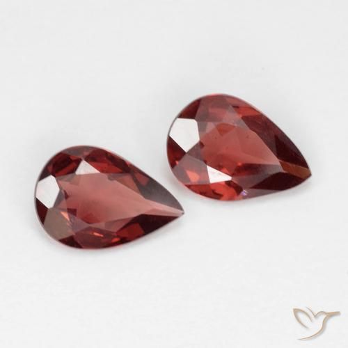Shop natural 1.20ct ダークレッド パイロープガーネット gems, 洋梨の形, from モザンビーグ at GemSelect. In stock, global shipping!