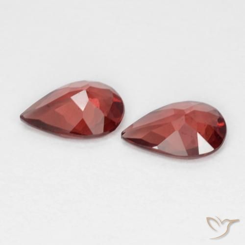 Shop natural 1.20ct ダークレッド パイロープガーネット gems, 洋梨の形, from モザンビーグ at GemSelect. In stock, global shipping!