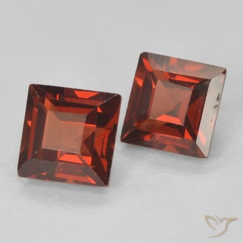 Shop natural 0.96ct カラントレッド パイロープガーネット gems, 四角形, from マダガスカル at GemSelect. In stock, global shipping!