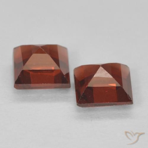 Shop natural 0.96ct カラントレッド パイロープガーネット gems, 四角形, from マダガスカル at GemSelect. In stock, global shipping!