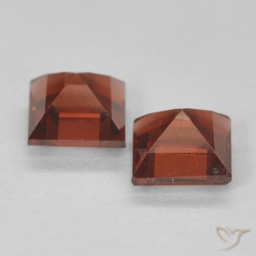 Shop natural 0.99ct ミディアムレッド パイロープガーネット gems, 四角形, from マダガスカル at GemSelect. In stock, global shipping!