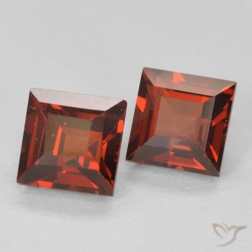 Shop natural 1.07ct ディープレッド パイロープガーネット gems, 四角形, from マダガスカル at GemSelect. In stock, global shipping!