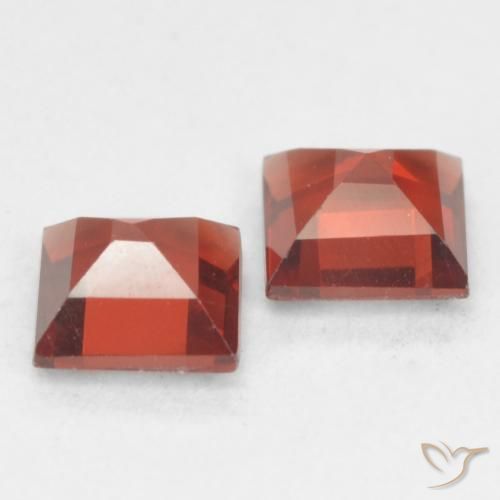 Shop natural 0.90ct ミディアムレッド パイロープガーネット gems, 四角形, from マダガスカル at GemSelect. In stock, global shipping!