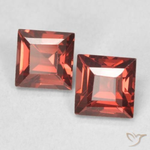 Shop natural 0.94ct ミディアムレッド パイロープガーネット gems, 四角形, from マダガスカル at GemSelect. In stock, global shipping!