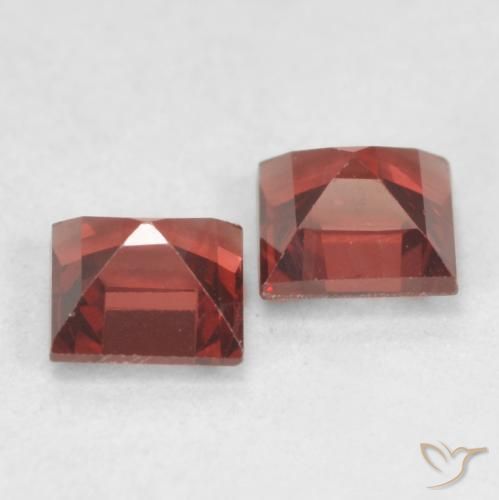 Shop natural 0.94ct ミディアムレッド パイロープガーネット gems, 四角形, from マダガスカル at GemSelect. In stock, global shipping!