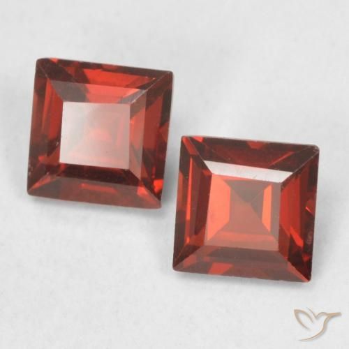 Shop natural 0.94ct カラントレッド パイロープガーネット gems, 四角形, from マダガスカル at GemSelect. In stock, global shipping!
