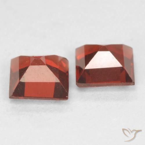 Shop natural 0.94ct カラントレッド パイロープガーネット gems, 四角形, from マダガスカル at GemSelect. In stock, global shipping!