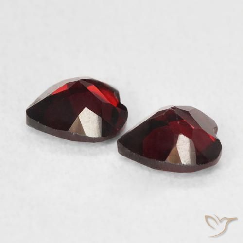 Shop natural 0.97ct 濃いブラッドレッド パイロープガーネット gems, 心臓, from アメリカ at GemSelect. In stock, global shipping!