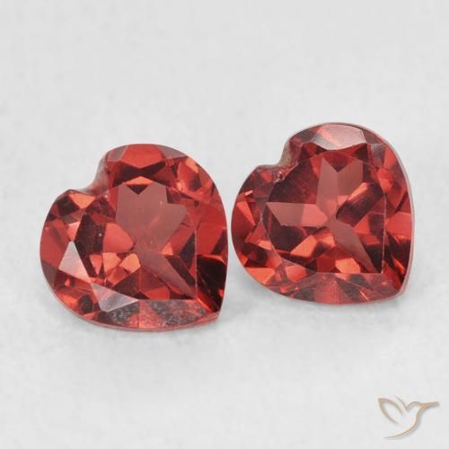 Shop natural 1.23ct 濃いスカーレットレッド パイロープガーネット gems, 心臓, from アメリカ at GemSelect. In stock, global shipping!