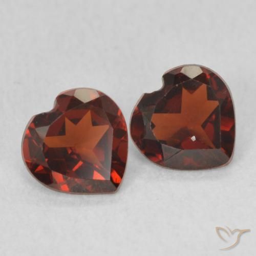 Shop natural 0.92ct ディープレッド パイロープガーネット gems, 心臓, from アメリカ at GemSelect. In stock, global shipping!