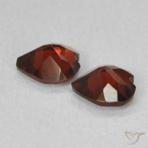 Shop natural 0.92ct ディープレッド パイロープガーネット gems, 心臓, from アメリカ at GemSelect. In stock, global shipping!