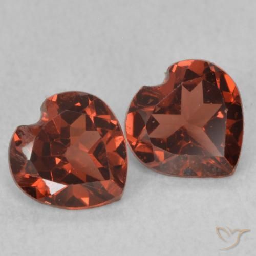 Shop natural 1.04ct 濃いスカーレットレッド パイロープガーネット gems, 心臓, from アメリカ at GemSelect. In stock, global shipping!